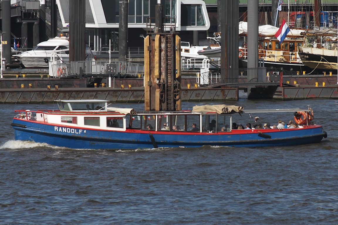 Hafenbarkasse RANDOLF 1 (ENI 05101220); Datum: 07.05.2026; Aufnahmeort: Elbe/Hafen Hamburg, Deutschland.