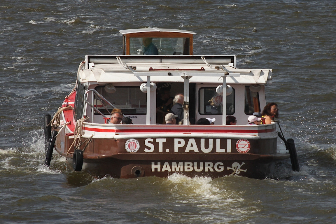 Hafenbarkasse  ST.PAULI (ENI 05108400); Eigner/Betreiber: MCL; Datum: 10.08.2025; Aufnahmeort: Elbe/Hafen Hamburg, Deutschland.