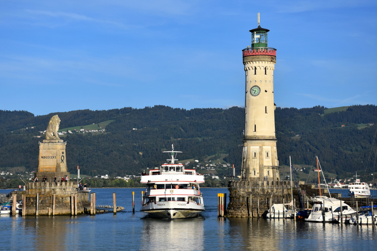 Hafeneinfahrt Lindau mit MS MÜNCHEN (2018-08-26)