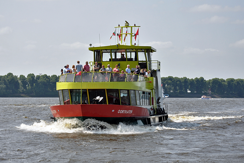 Hafenfhre  Oortkaten  auf der Elbe im Hamburger Hafen - 13.07.2013