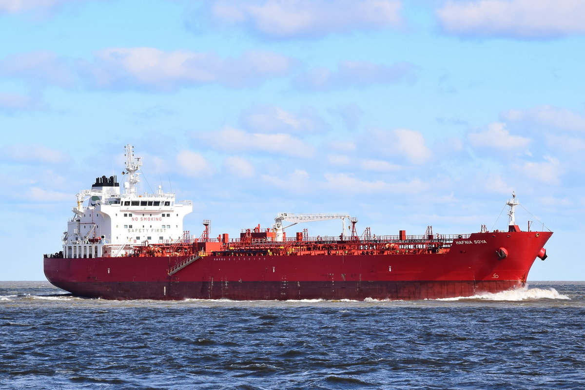HAFNIA SOYA , Tanker , IMO  9729271 , Baujahr 2015 , 184 x 27 m , Cuxhaven , 21.03.2020
