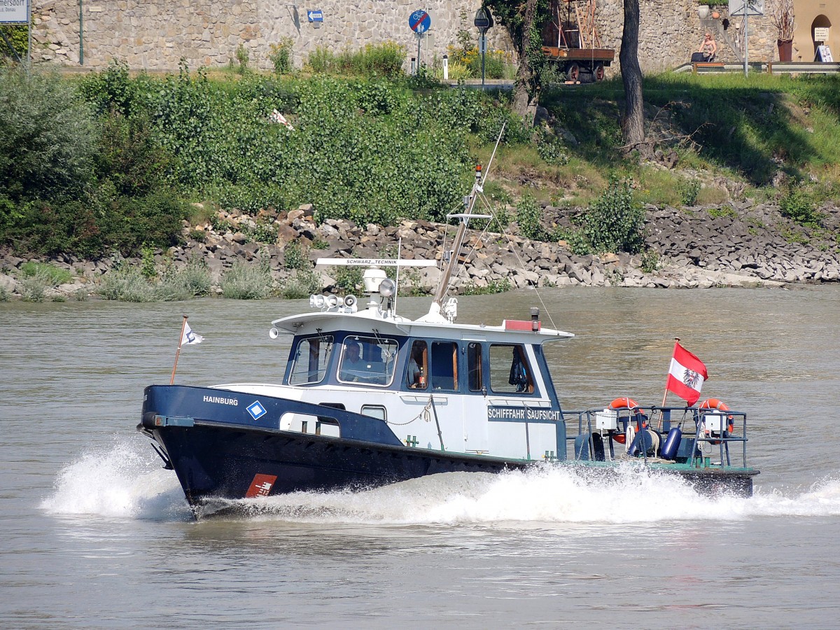 HAINBURG, Schifffahrtsaufsicht; L=15,8; B=3,7m; 2x191PS; Bj.1982;) absolviert im Bereich Emmerdorf/Donau eine Patrouillenfahrt; 130830