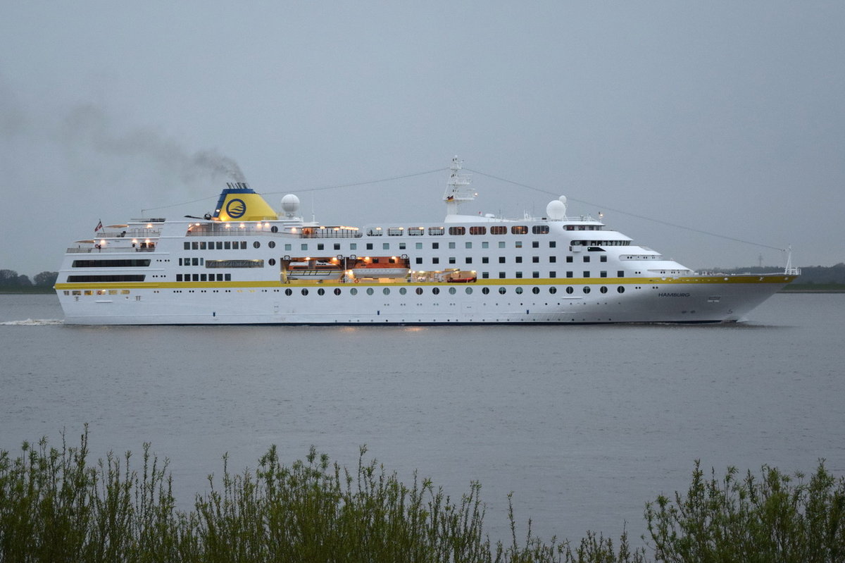 HAMBURG , Kreuzfahrtschiff , IMO 9138329 , Baujahr 1997 , 144 × 21.5m , 400 Passagiere und 170 Besatzung , 10.05.2017  Grünendeich