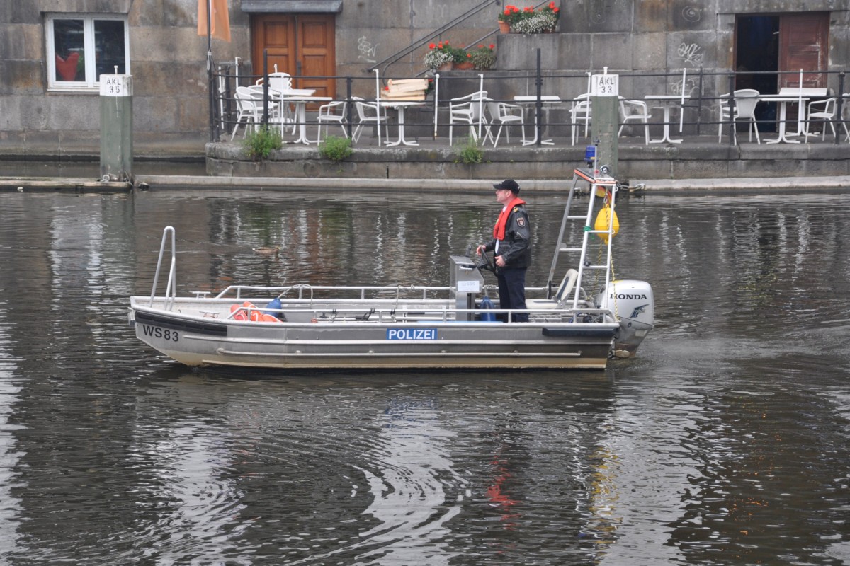 HAMBURG, 01.09.2014, Boot der Hamburger Wasserschutzpolizei im Alsterfleet