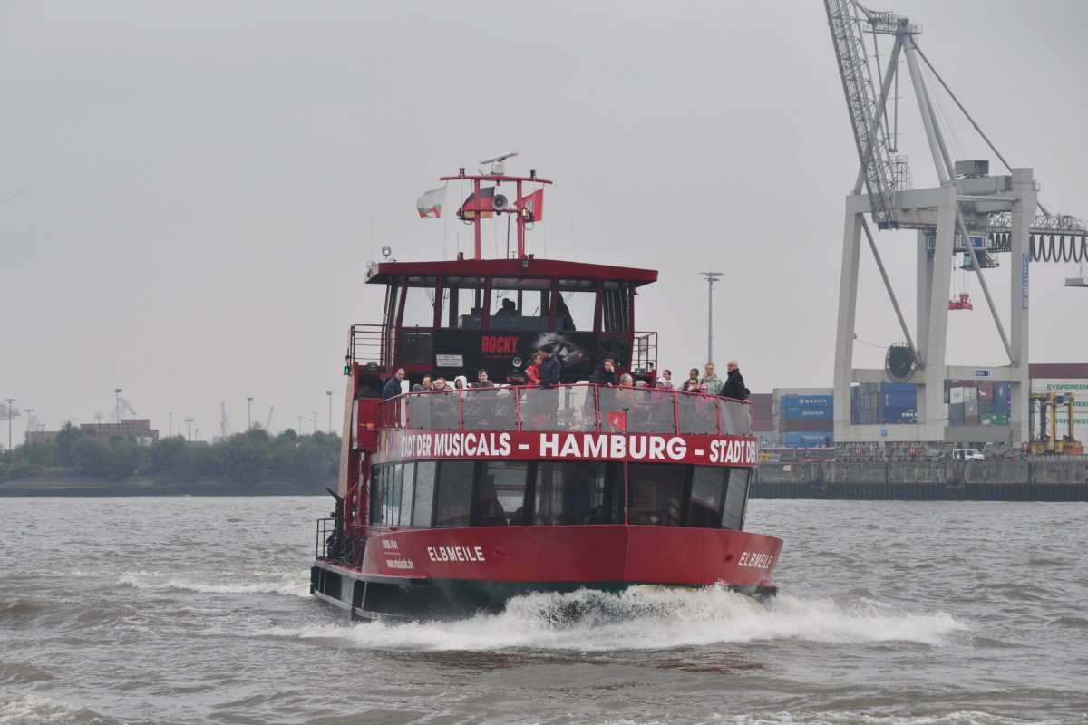 HAMBURG, 01.09.2014, Hafenfähre Elbmeile am Anleger Neumühlen