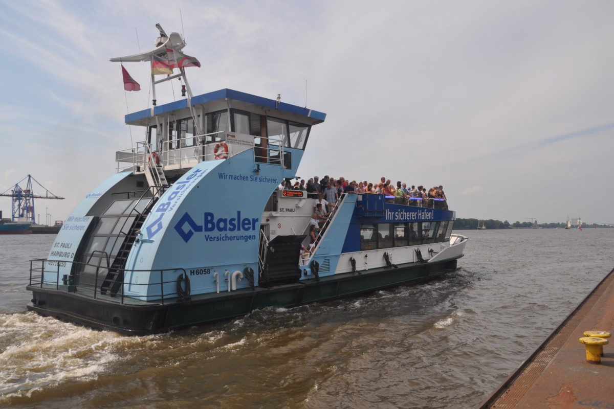 HAMBURG, 02.08.2014, Hafenfähre St. Pauli am Anleger Neumühlen