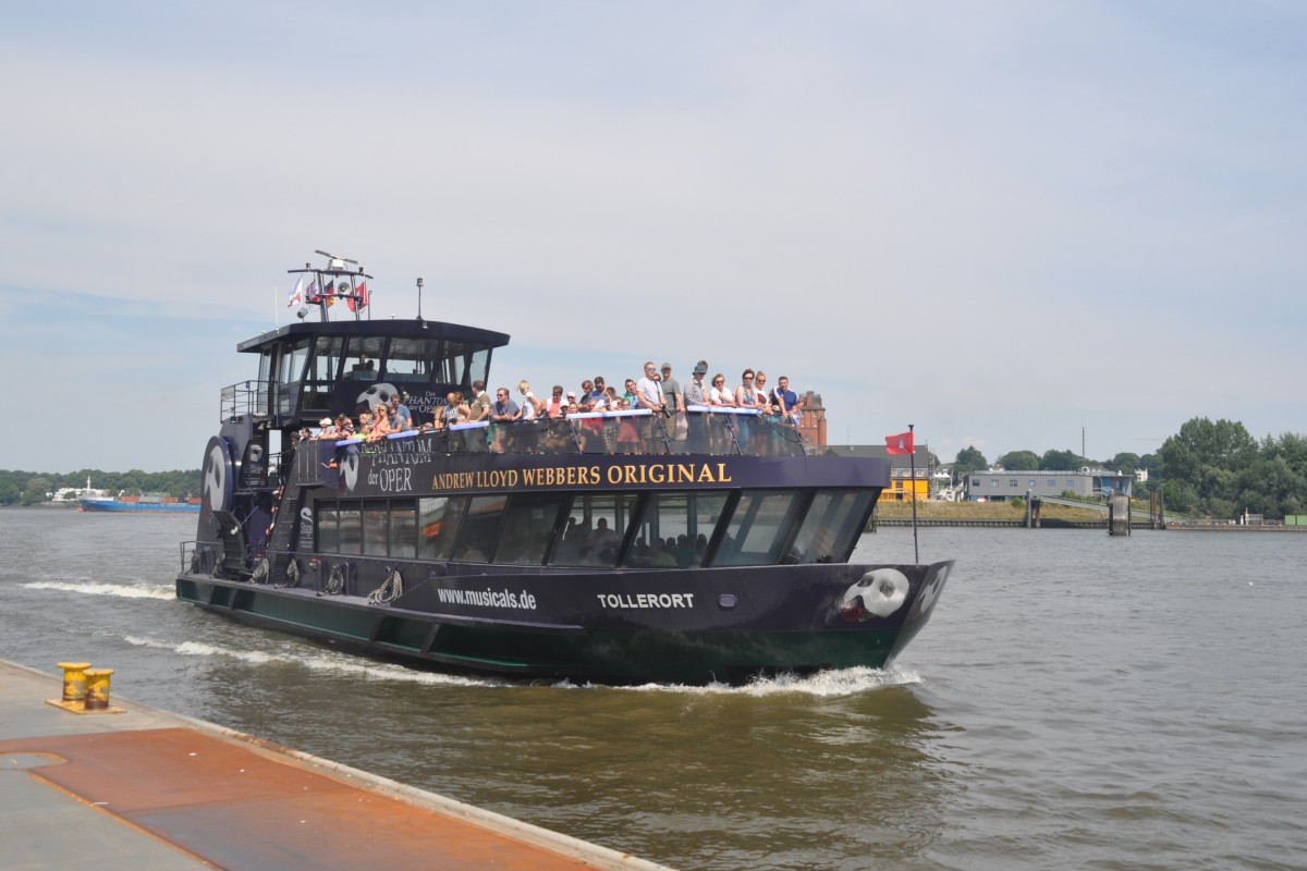 HAMBURG, 02.08.2014, Hafenfähre Tollerort am Anleger Finkenwerder