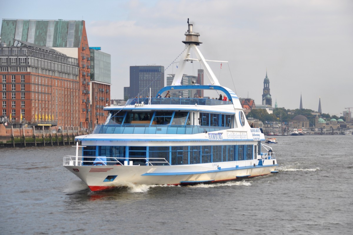 HAMBURG, 07.10.2013, Fahrgastschiff Hamburg der Reederei Rainer Abicht auf  Großer Hafenrundfahrt 