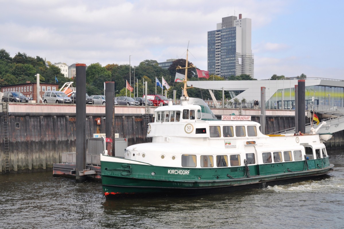 HAMBURG, 07.10.2013, das HADAG-Traditionsschiff Kirchdorf am Anleger Dockland (Fischereihafen); die Kirchdorf ist noch regelmäßig im Einsatz, meistens in der Hafenrundfahrt und bei Bedarf auch im Liniendienst -- Dank an Harald Schmidt für die Info