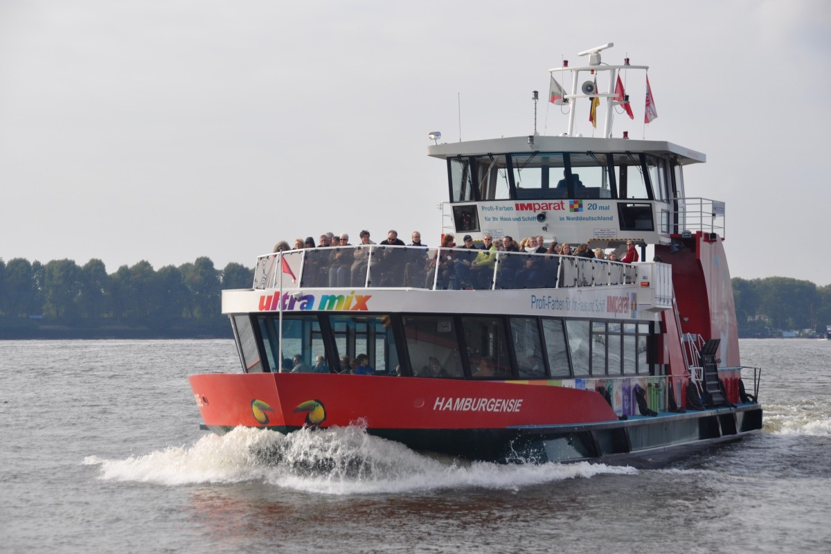 HAMBURG, 07.10.2013, Hafenfähre Hamburgensie am Anleger Neumühlen