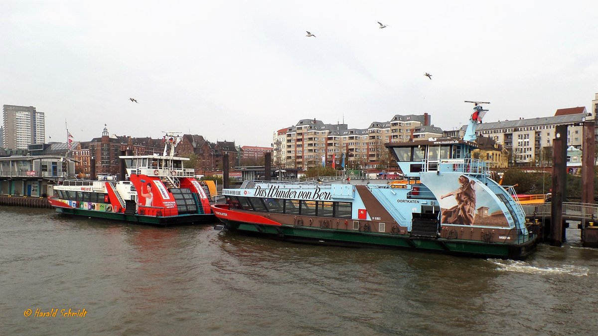 Hamburg am 13.11.2016: HADAG Betriebshof St. Pauli Fischmarkt, Typ 2000 HAMBURGENSIE und OORTKATEN (von links nach rechts)  /