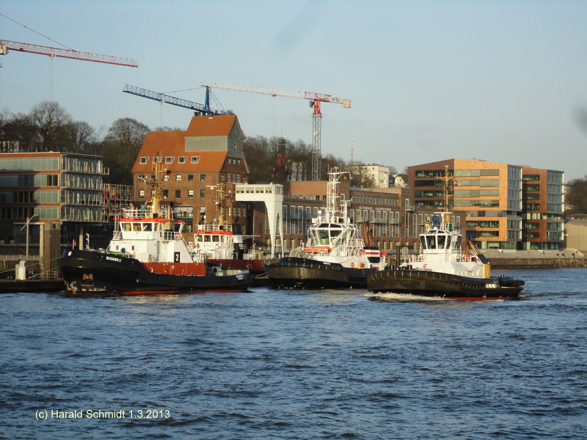 Hamburg am 1.3.2013: Schlepperponton (Schlepperbrücke) Neumühlen