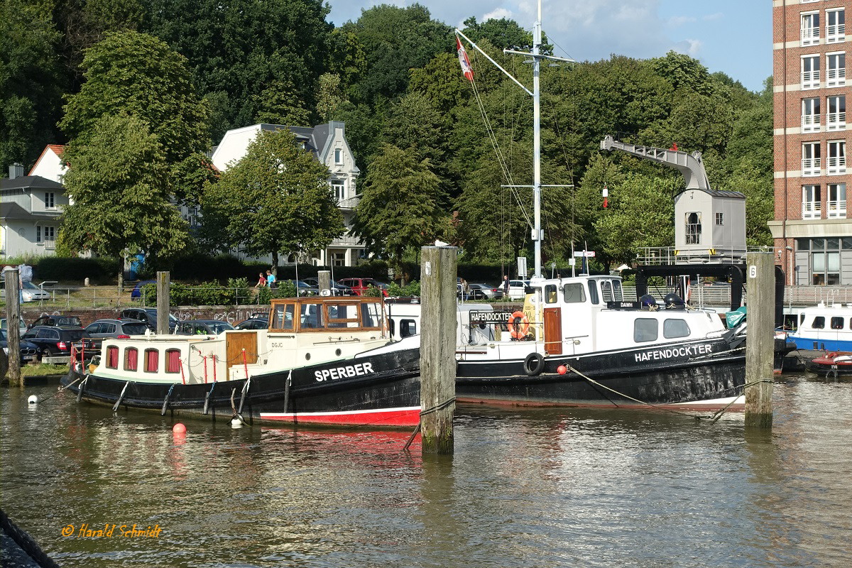 Hamburg am 14.8.2019: Museumshafen Övelgönne mit den Traditionsschiffen HAFENDOCKTER + SPERBER /