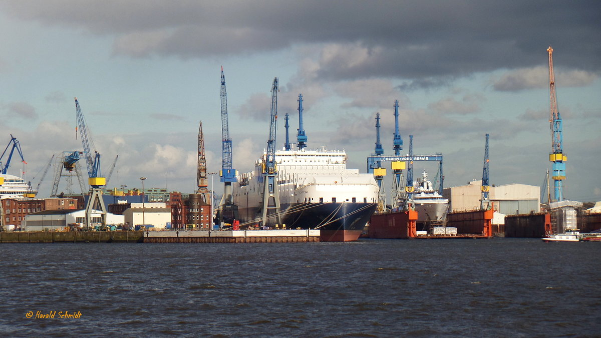 Hamburg am 23.4.2017: Die Werft von Blohm+Voss von Westen gesehen /