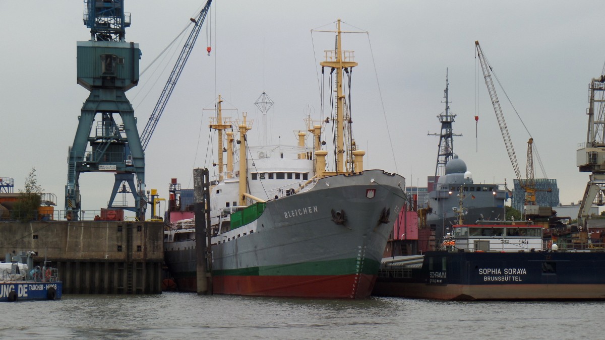 Hamburg am 24.9.2015: Norderwerft mit dem Museumsschiff BLEICHEN
