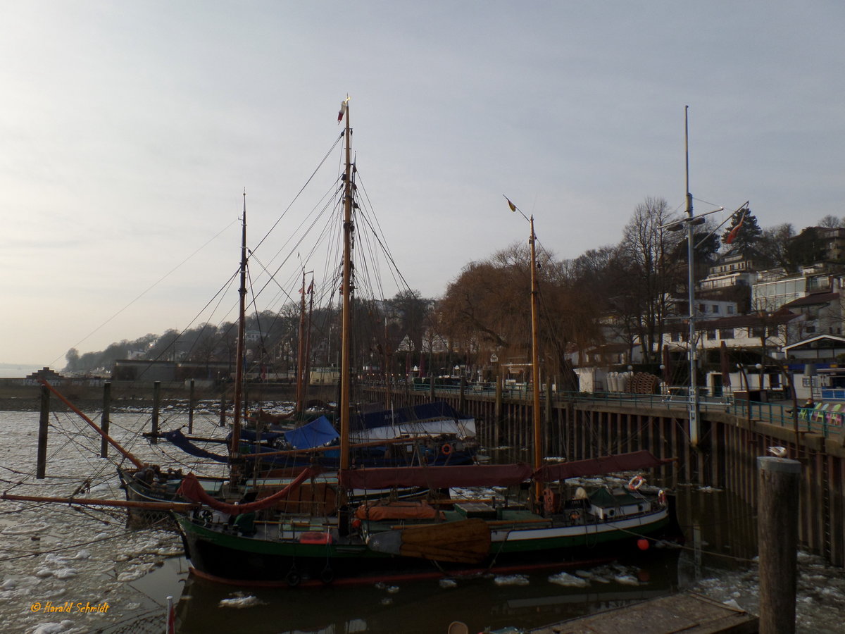 Hamburg am 6.3.2018: Museumshafen Övelgönne mit einigen Traditionsschiffen im Winterquartier /