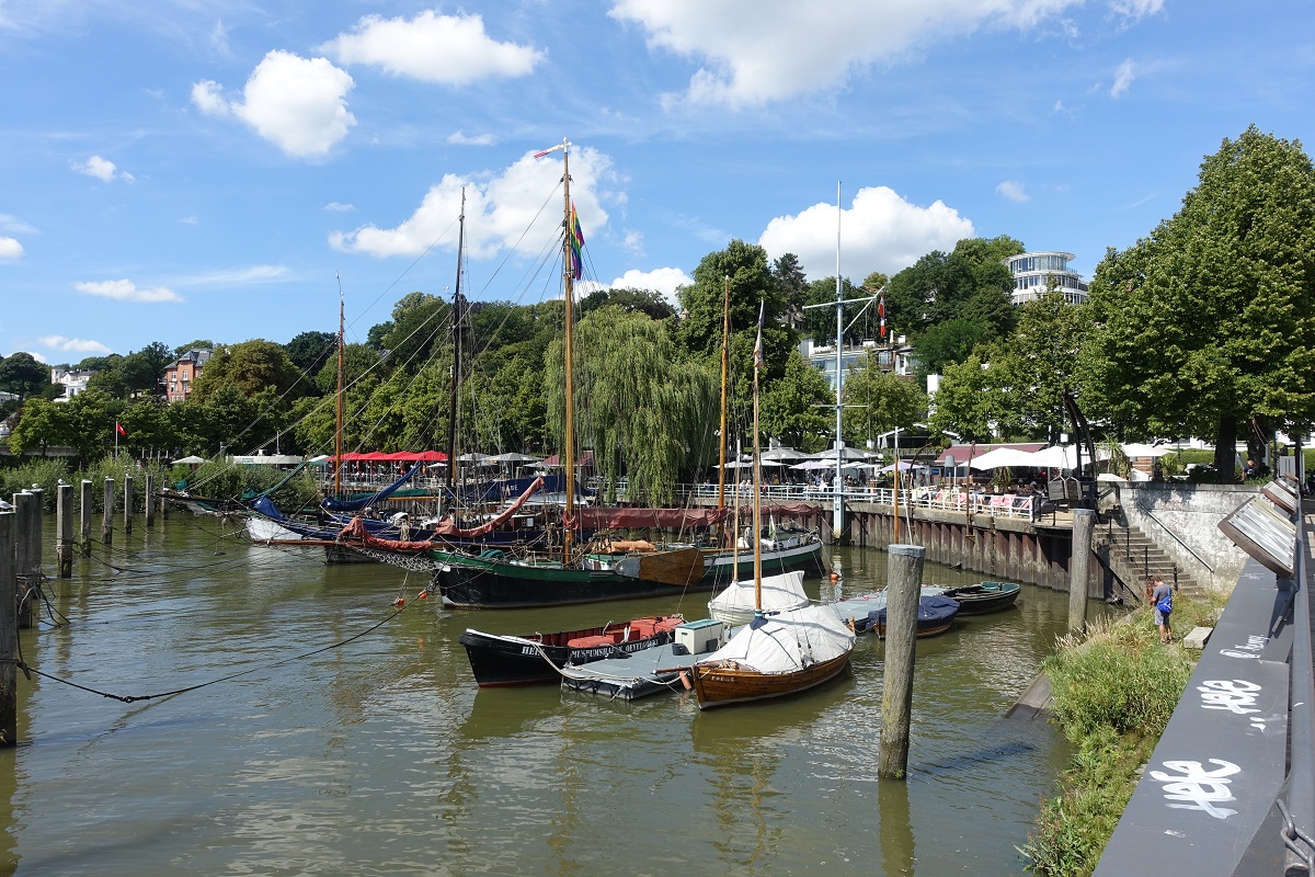 Hamburg am 9.8.2022: Blick in den Museumshafen Övelgönne /