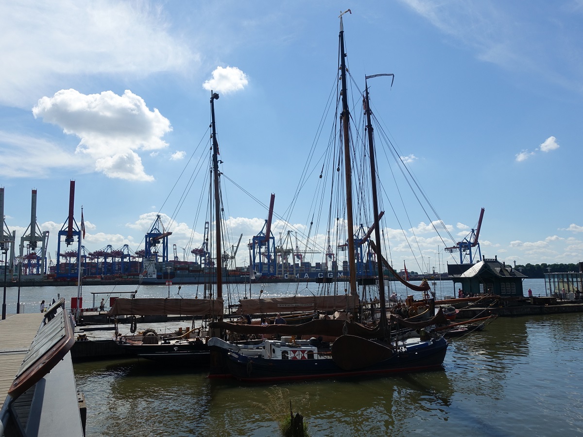 Hamburg am 9.8.2022: Blick in den Museumshafen Övelgönne /