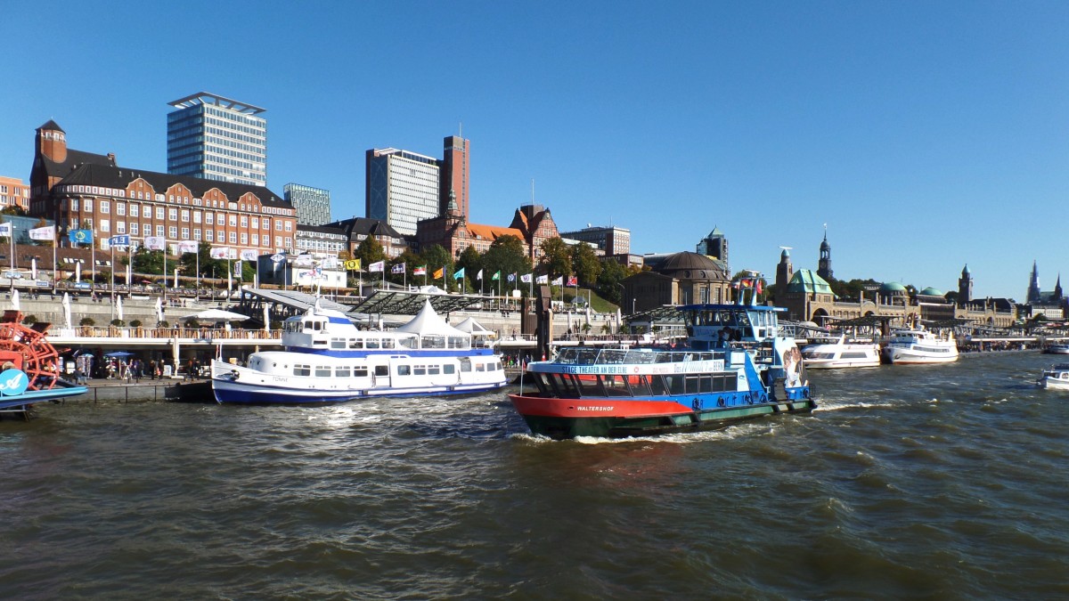 Hamburg, Elbe am 11.10.2015: Landungsbrücken
