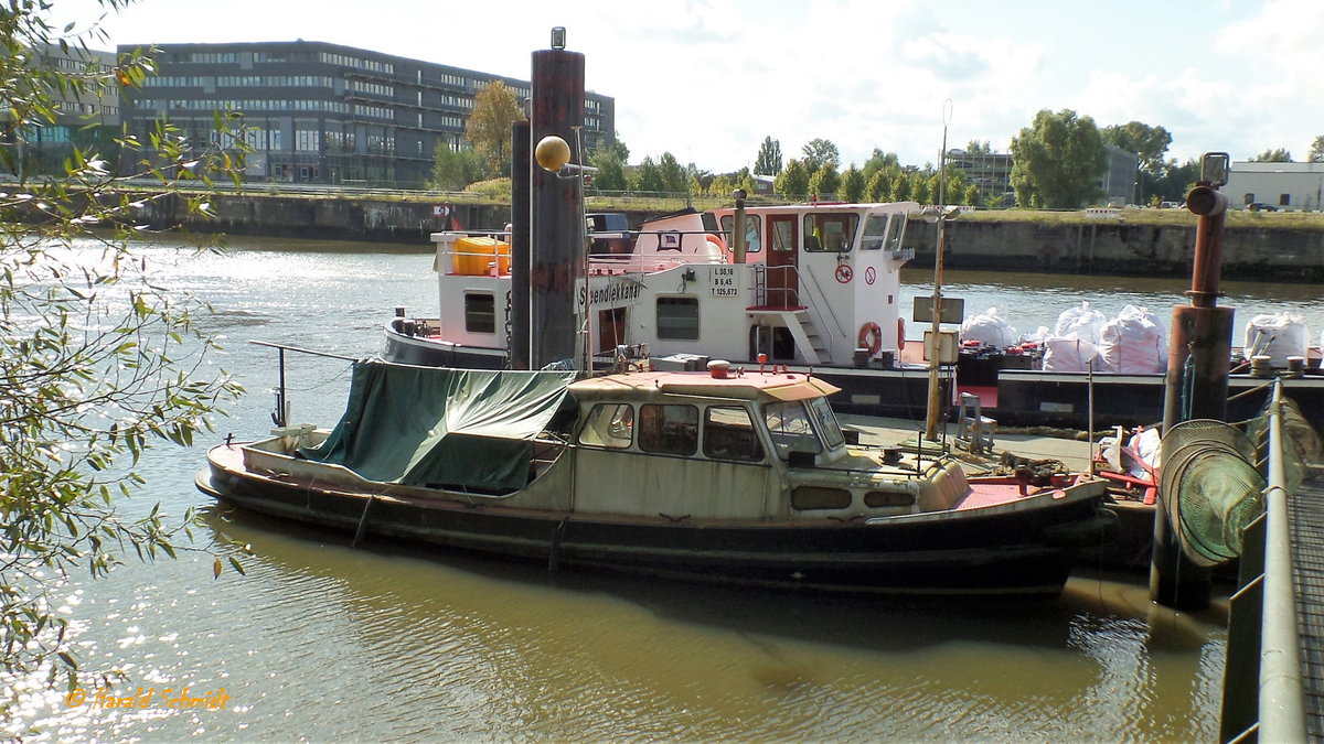 Hamburg-Finkenwerder im Steendiekkanal am 15.9.2017: ehemalige Behördenbarkasse /