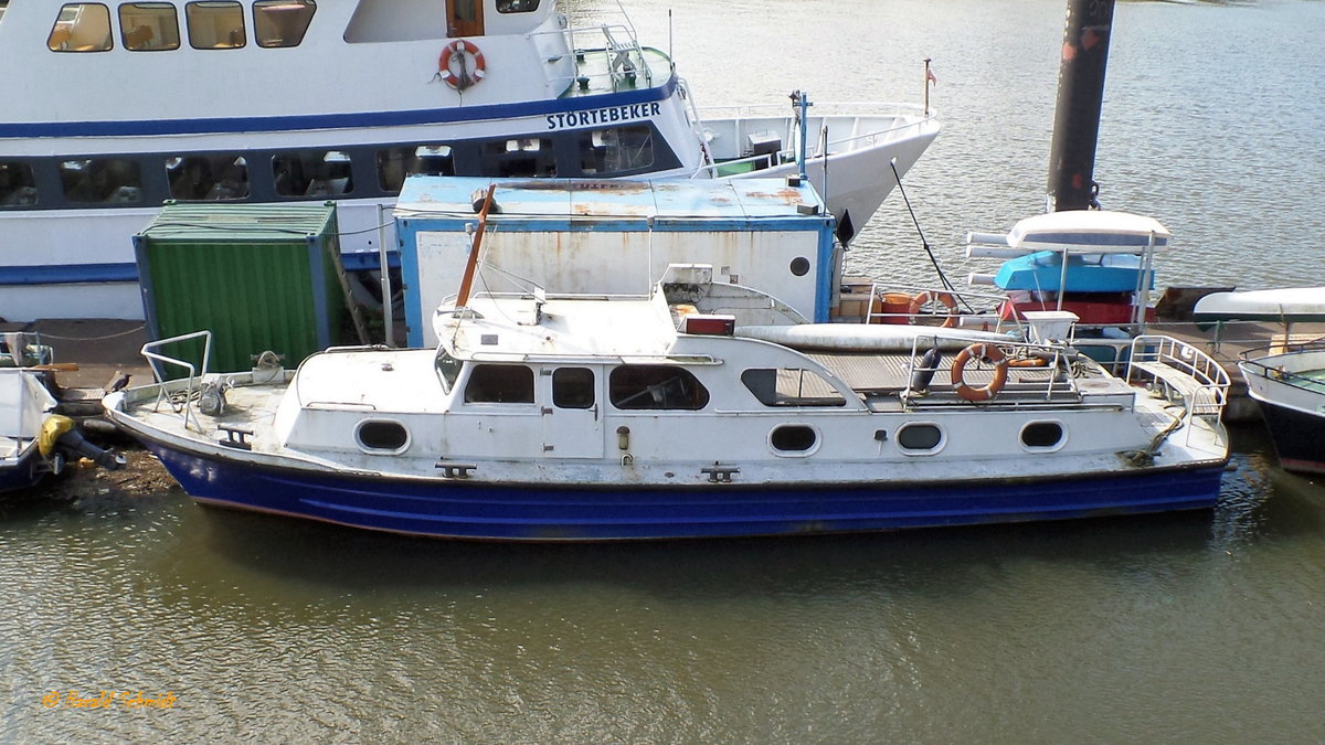 Hamburg-Finkenwerder im Steendiekkanal am 15.9.2017: ehemalige Behördenbarkasse, wahrscheinlich Zollverwaltung /