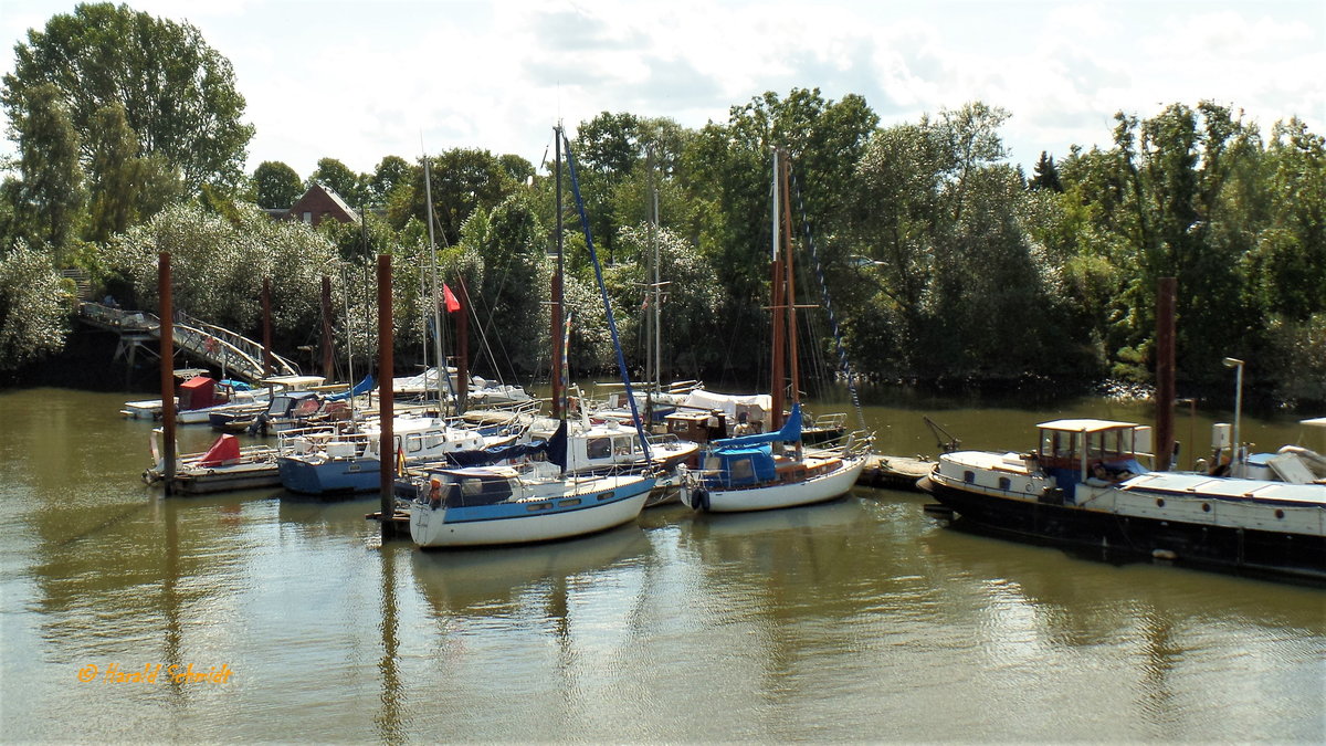 Hamburg-Finkenwerder im Steendiekkanal am 15.9.2017: kleiner Jachthafen am oberen Ende /