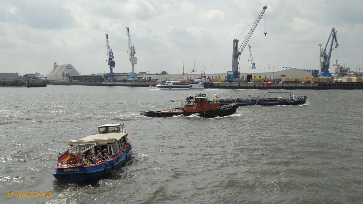 Hamburg, Hafenansicht: Elbe vor der Hafencity (Unilever) am 5.8.2011