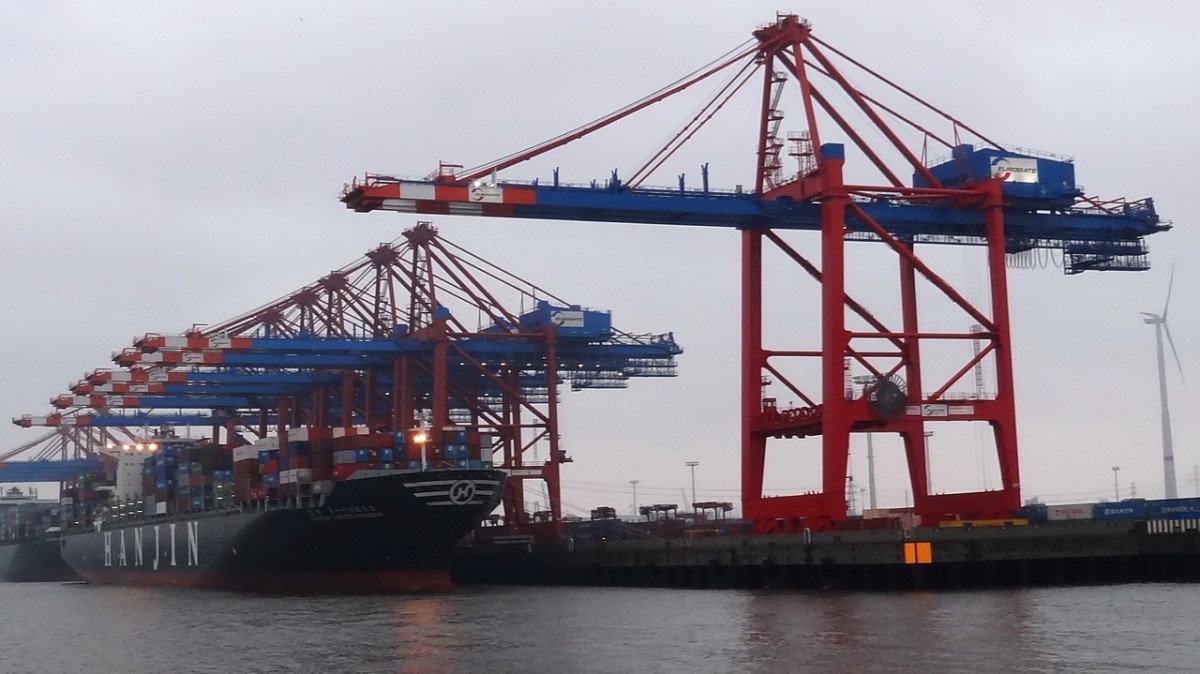 HANJIN UNITED KINGDOM    Containerschiff    Hamburg-Hafen    8.12.2013

349,70x45,60m
