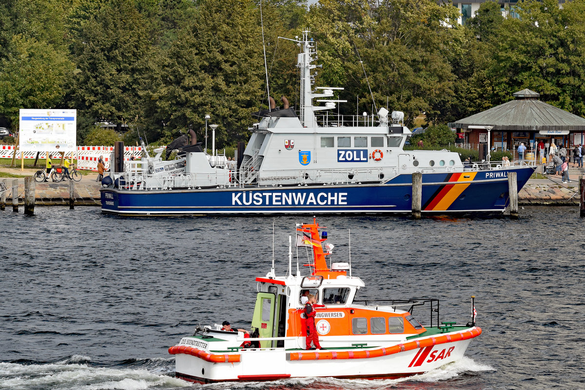 HANS INGWERSEN (SAR) und Zollboot PRIWALL am 12.09.2020 im Hafen von Lübeck-Travemünde