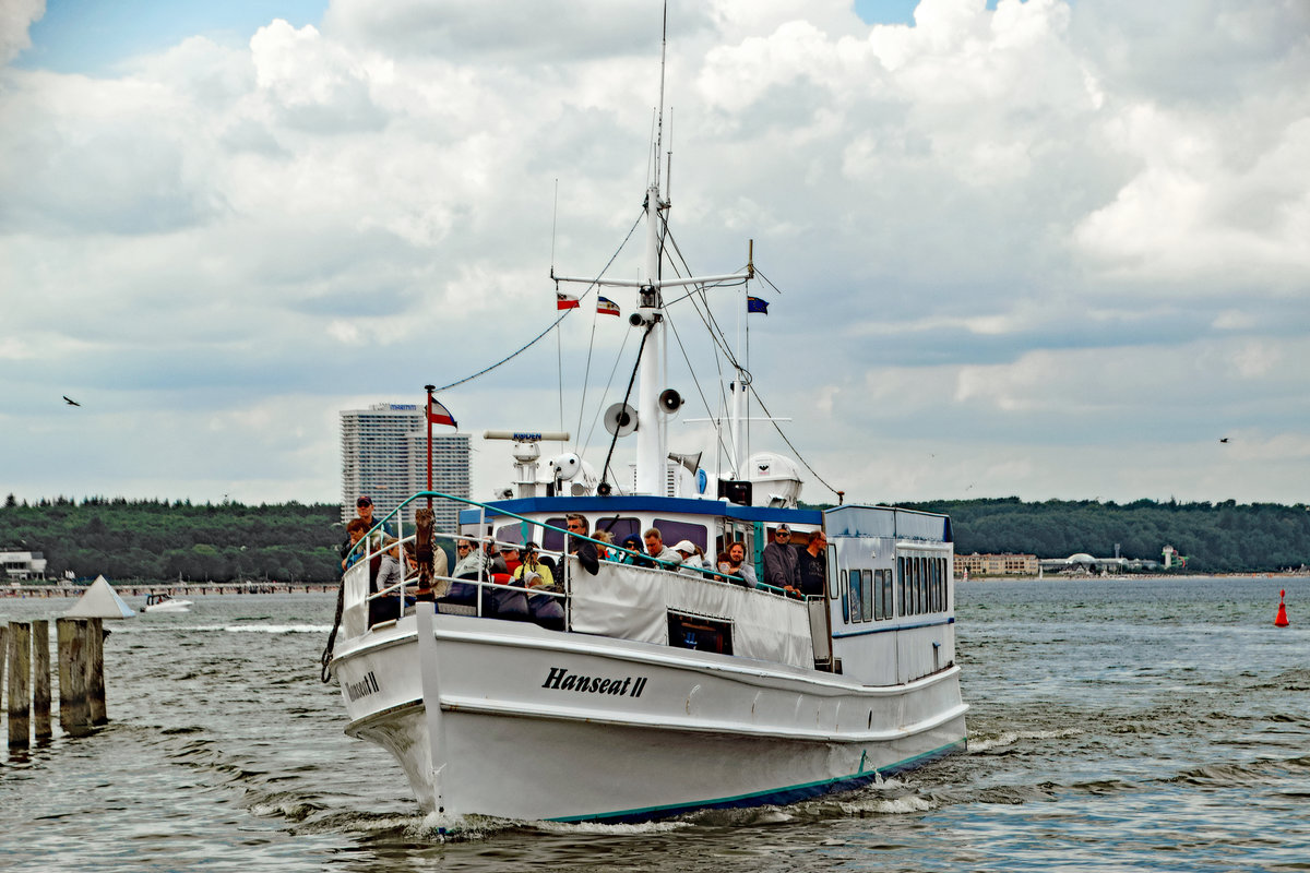 HANSEAT II im Hafen von Niendorf / Ostsee einlaufend. Aufnahme vom 05.08.2017