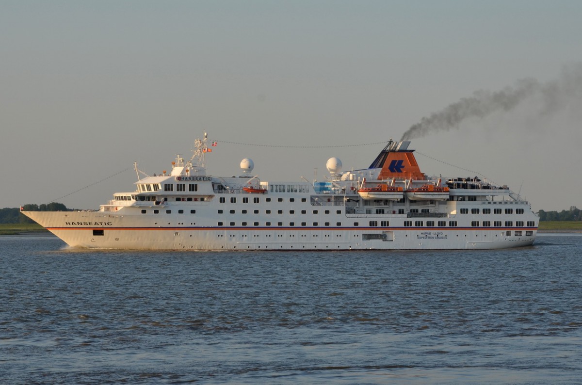 HANSEATIC , Kreuzfahrtschiff , IMO 9000168 , Baujahr 1993 , 123 x 18m , Lühe 12.06.2015