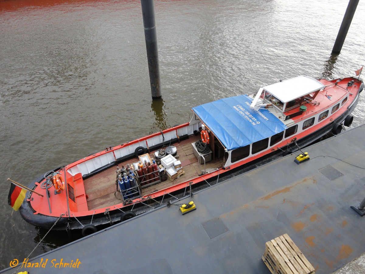 HANSEN SIEN II (ENI 05102080) am 15.4.2012, Hamburg, Elbe, hinter der Überseebrücke /
Schleppbarkasse / gebaut 1962, Umbau 2012 / Ladekapazität: 14 Euro-Paletten,  4,5 Tonnen oder 100 Fahrgäste  /  Eigner: Hermann Hansen, Seehafenspediteur GmbH, Hamburg /
