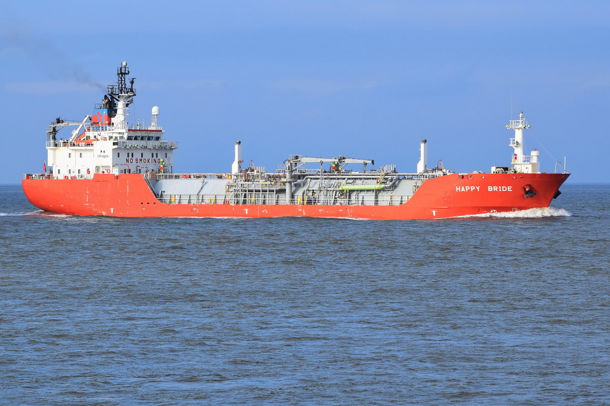 HAPPY BRIDE , LPG Tanker , IMO 9181900 , Baujahr 1999 , 106.98 × 15.7m , 29.03.2018  Cuxhaven Alte Liebe