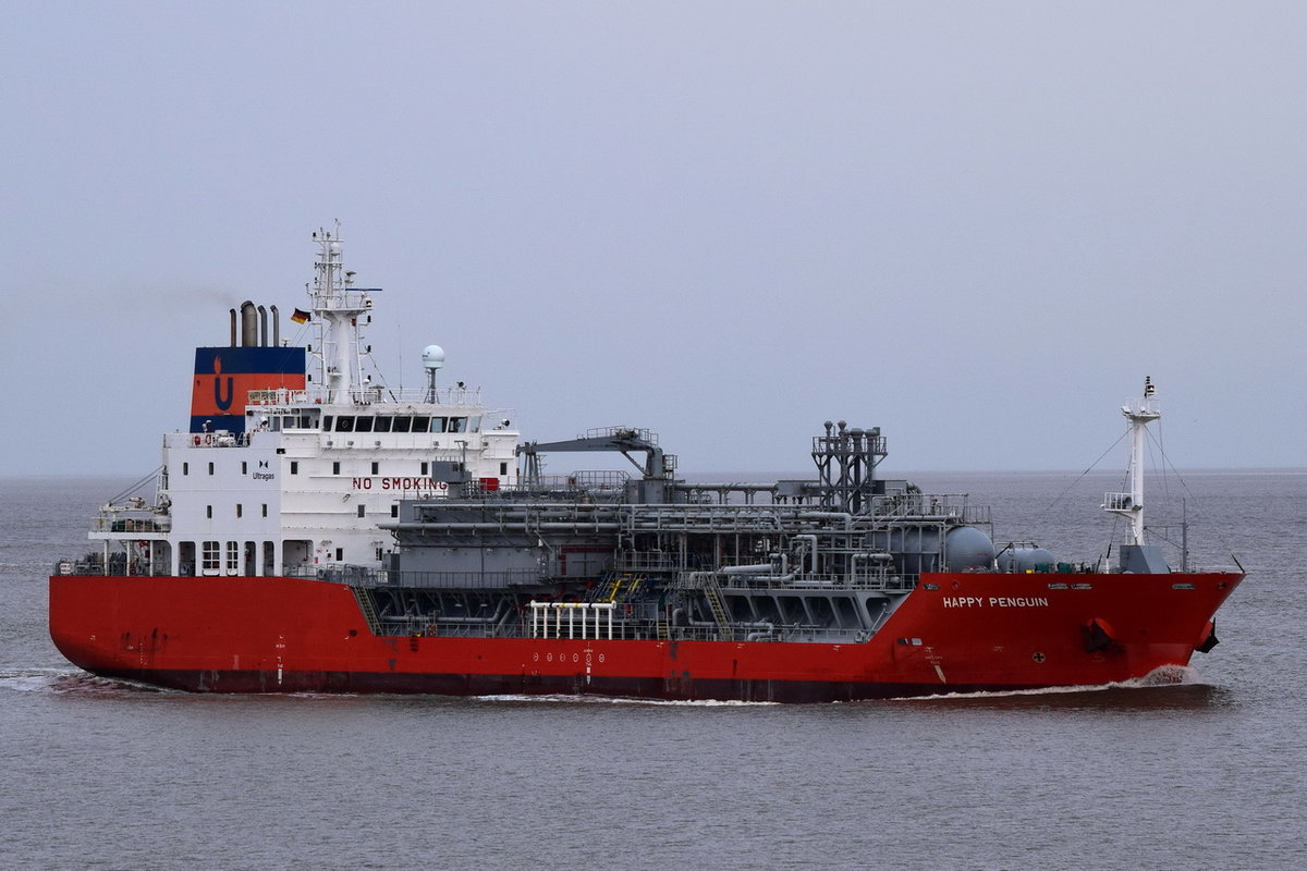 HAPPY PENGUIN , LPG Tanker , IMO 9623996 , Baujahr 2013 , 113 × 20m , 27.12.2017 Cuxhaven