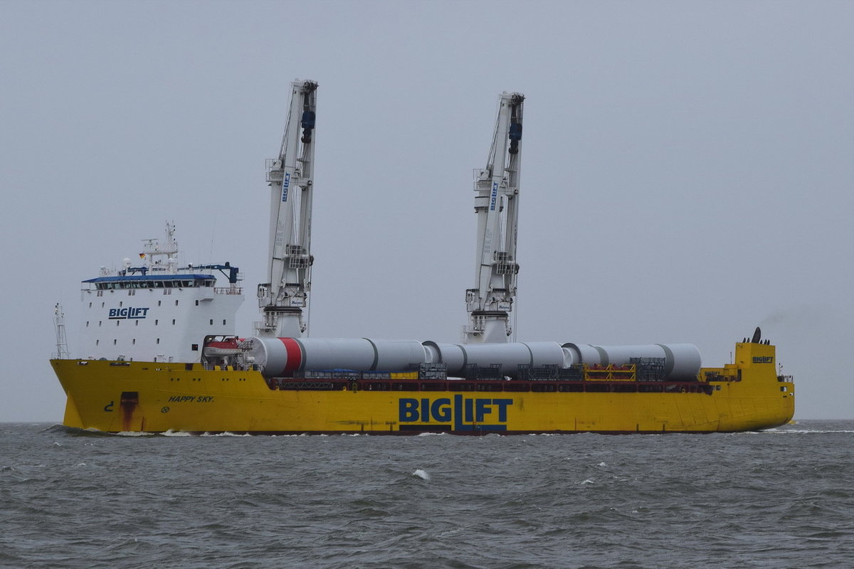 HAPPY SKY , Heavy Load Carrier , IMO 9457220 , Baujahr 2013 , 154.68 × 26.5m ,05.04.2018  Cuxhaven Alte Liebe
