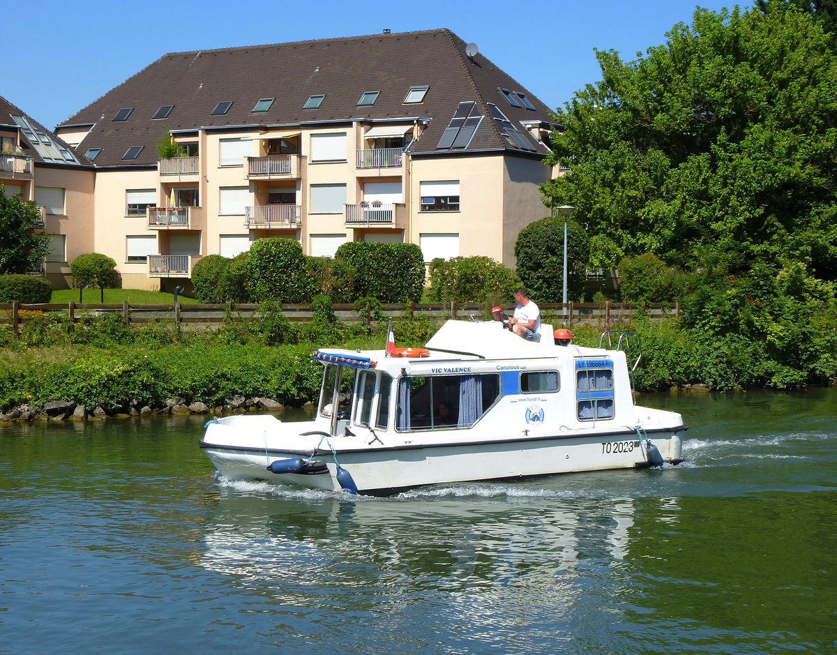 Hausboot  Vic Valence , auf der Ill in Straburg, Aug.2016