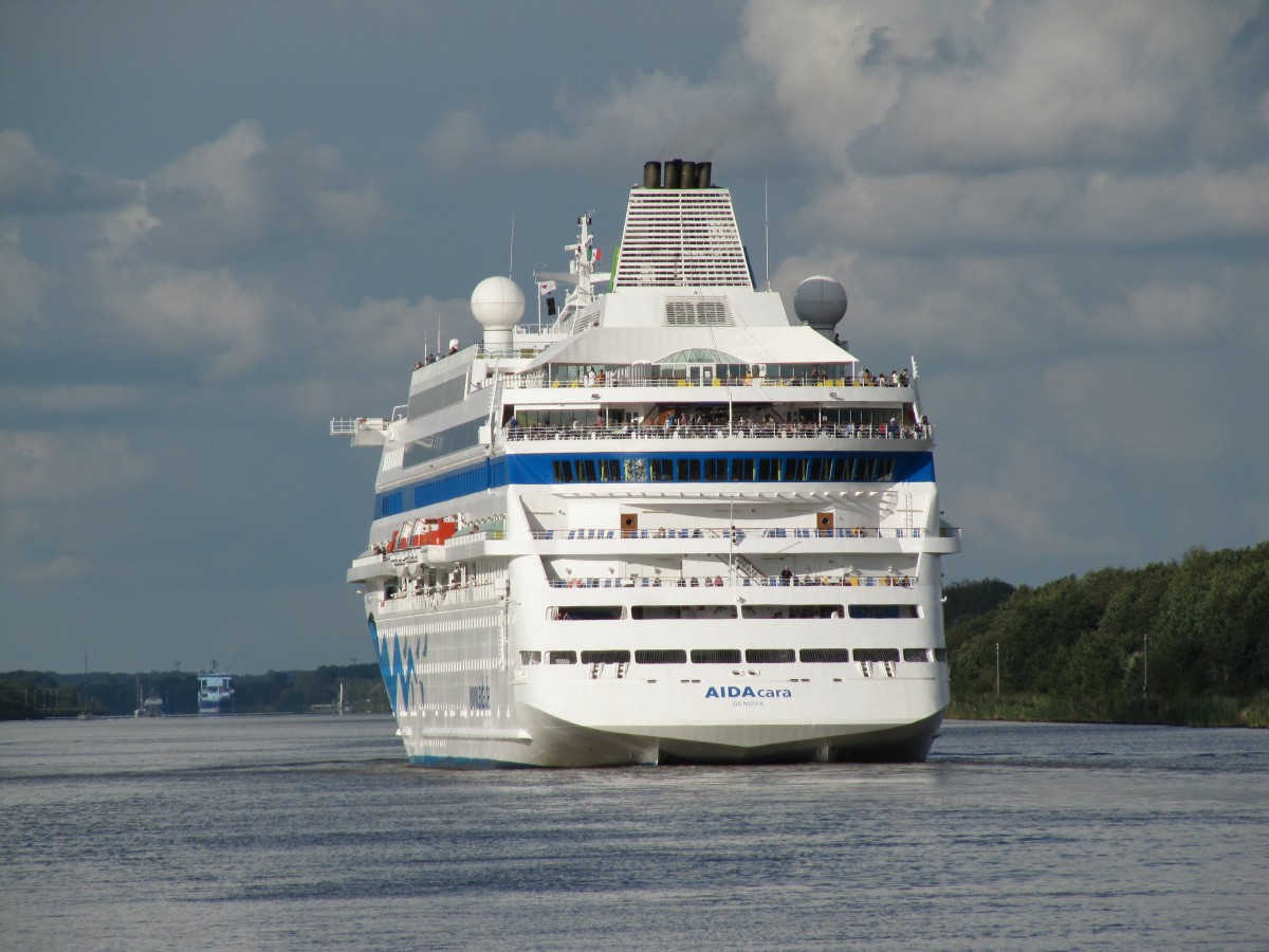 Heck der AIDAcara , IMO 9112789 , am 15.08.2014 im NOK von Brunsbüttel nach Kiel laufend im Bereich Kudensee.