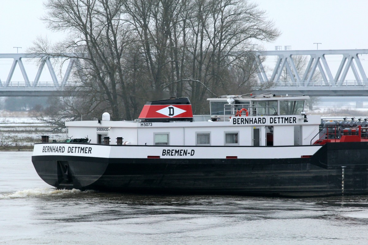 Heck vom TMS Bernhard Dettmer (04806430 , 100 x 9,50m) am 22.01.2015 auf der Elbe vor Wittenberge zu Tal.  