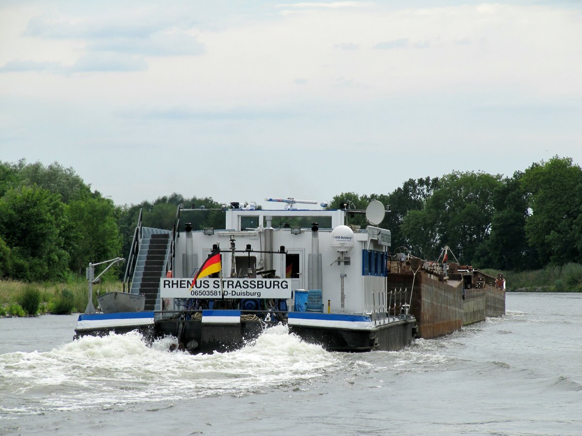 Heckansicht des Schubbootes  RHENUS STRASSBURG  (06503581 , 24,84 x 9,12m) am 24.06.2020 im Elbe-Havel-Kanal bei Parchau zu Tal.