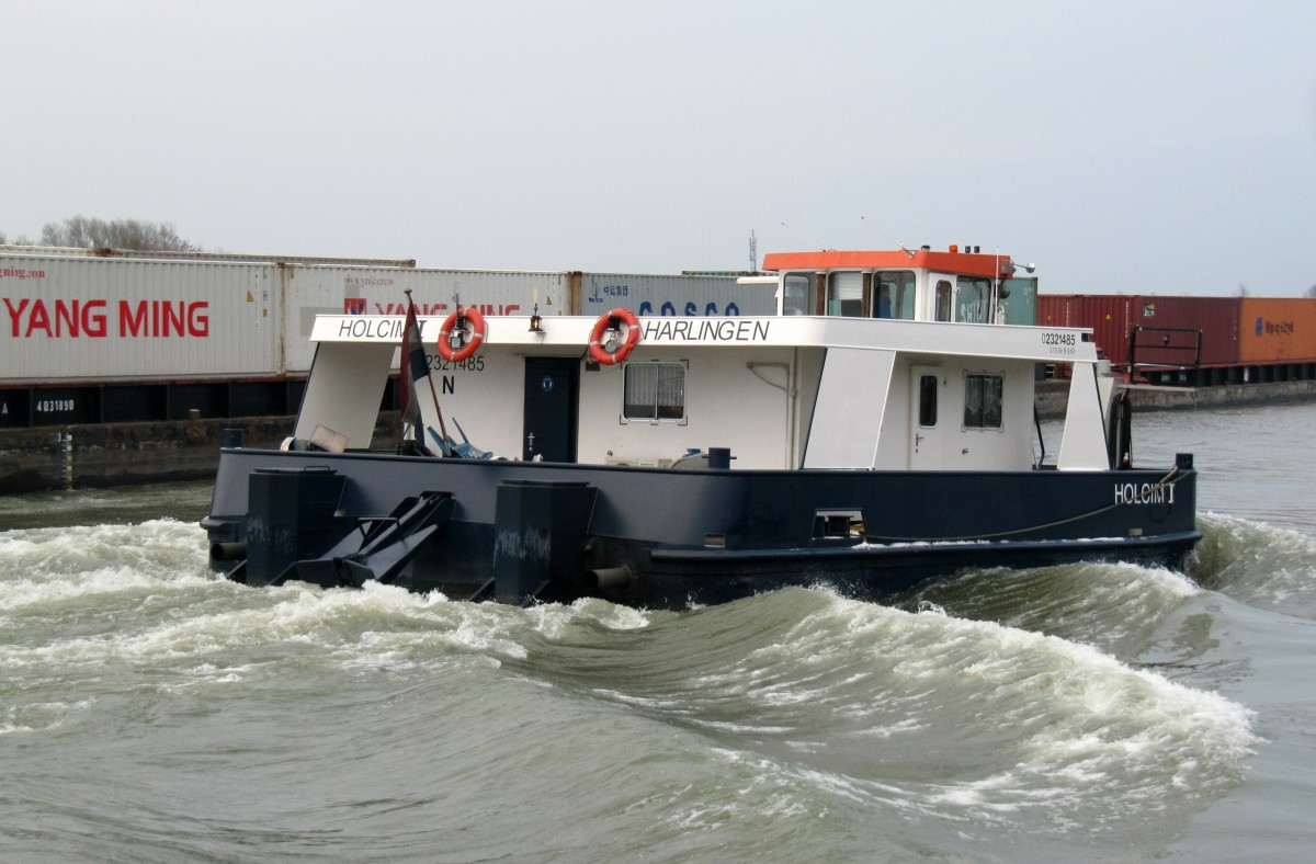 Heckansicht vom Schubboot Holcim I (02321485 , 13,39 x 8,50m) am 03.01.2016 im MLK bei Edesbüttel m. Fahrtrichtung Schleuse Sülfeld.