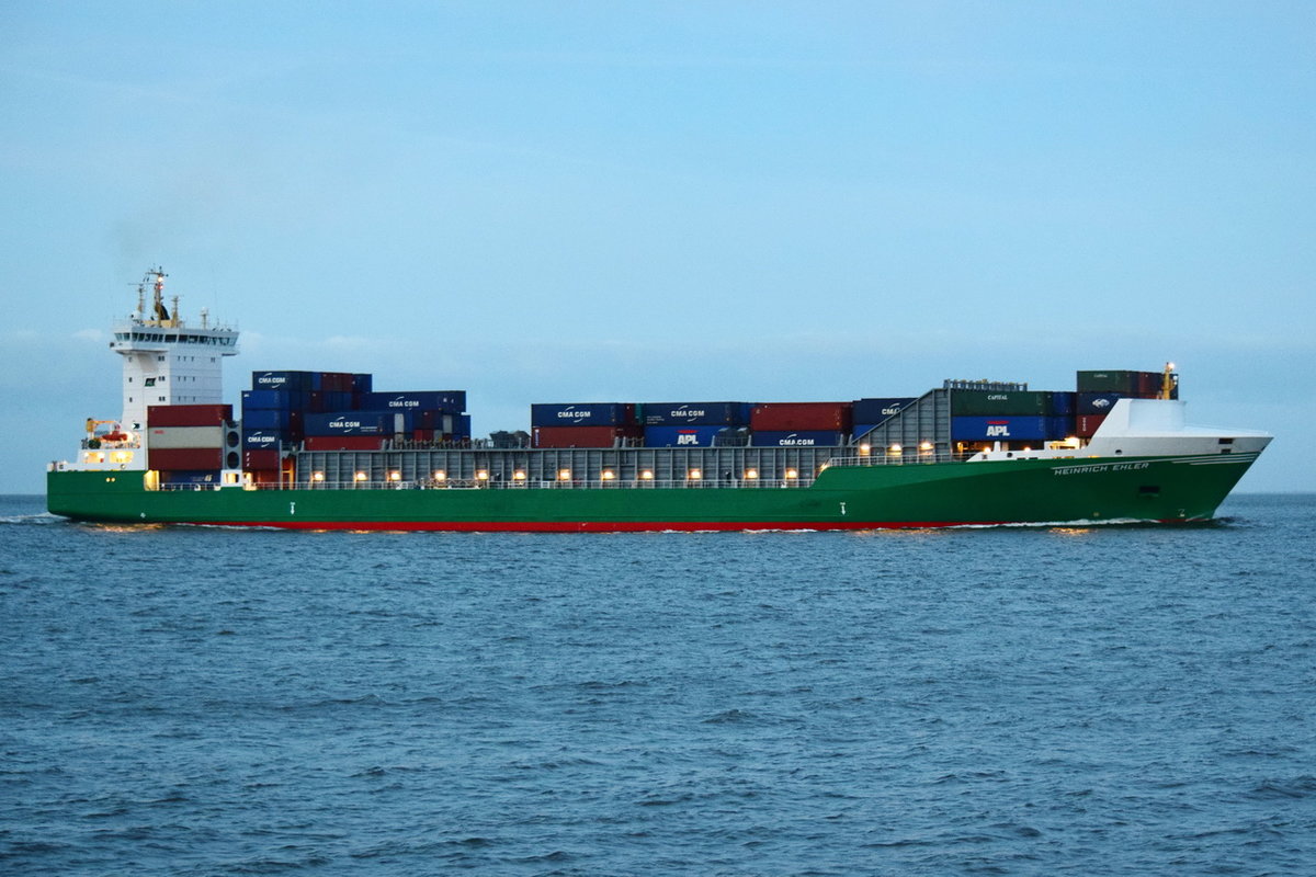 HEINRICH EHLER , Feederschiff , IMO 9372200 , Baujahr 2008 , 1421 TEU , 168.11 × 26.8m , Cuxhaven , 24.12.2018