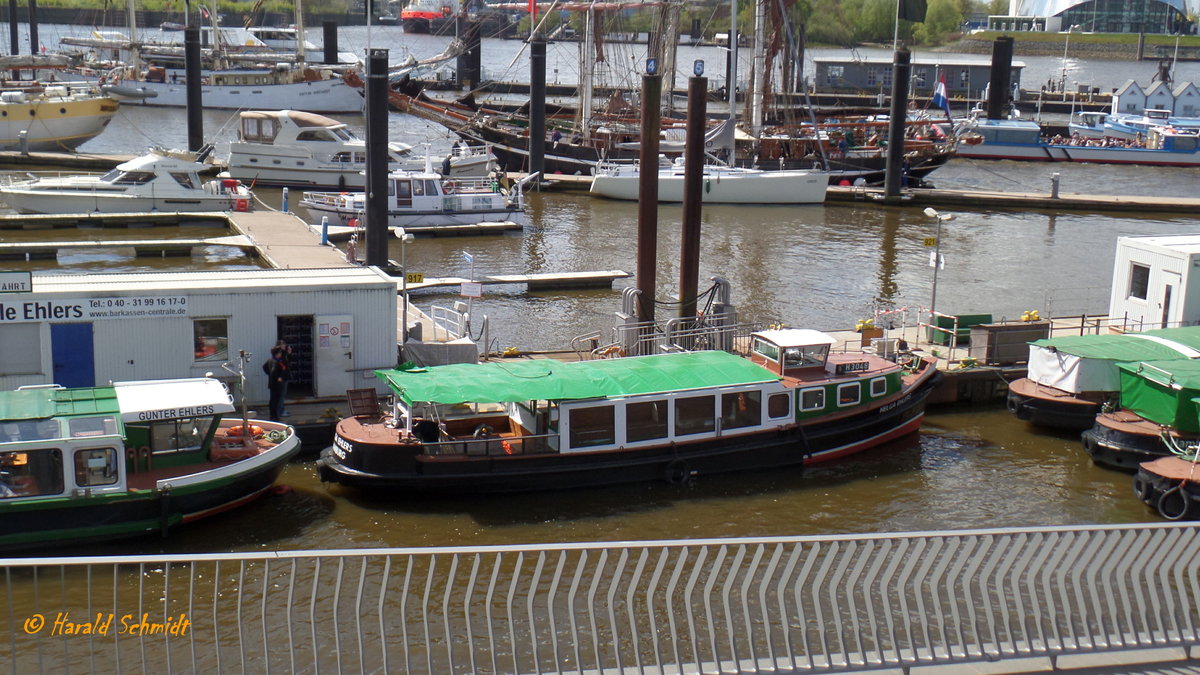 HELGA EHLERS (H 3048) am 4.5.2016, Hamburg, Elbe, Ehlers-Ponton im Sportboothafen /
Ex-Name: HANS HERMANN /
Barkasse / Lüa 15,4 m, B 3,8 m, Tg  m / Zul. 50 Pers. / 1 Diesel, MB, 97 kW (132 PS)gebaut 1921 bei Jastram, HH-Bergedorf / 2010 umgebaut bei Felz, HH-Finkenwerder, zur sinksicheren Barkasse, umbenannt in HELGA EHLERS /
