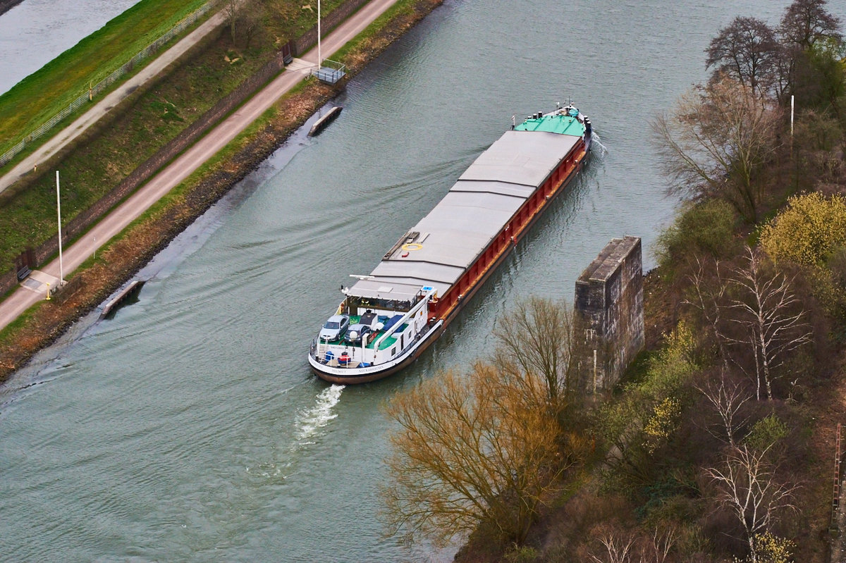 Helmut Neckarhausen, 04012860

Rhein-Herne-Kanal, Oberhausen, Deutschland, am 31.03.2016

Weitere Bilder hier: 
http://nowasell.com/index.php/fotografie/event/Binnenschiffe.html 