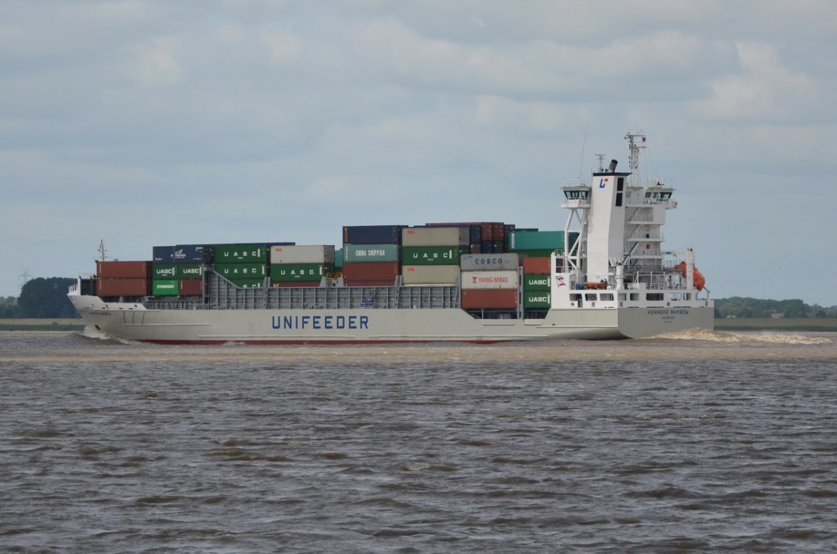 HENNEKE RAMBOW , Feederschiff , IMO 9354430 , Baujahr 2007 , 134 x 22,5 m , 868 TEU  , 16.06.2015 Lühe