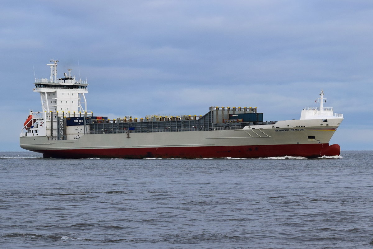 HENNEKE RAMBOW , Feederschiff , IMO 9354430 , 868 TEU , Baujahr 2007 , 134.4 × 22.74m 24.12.2018 , Cuxhaven   