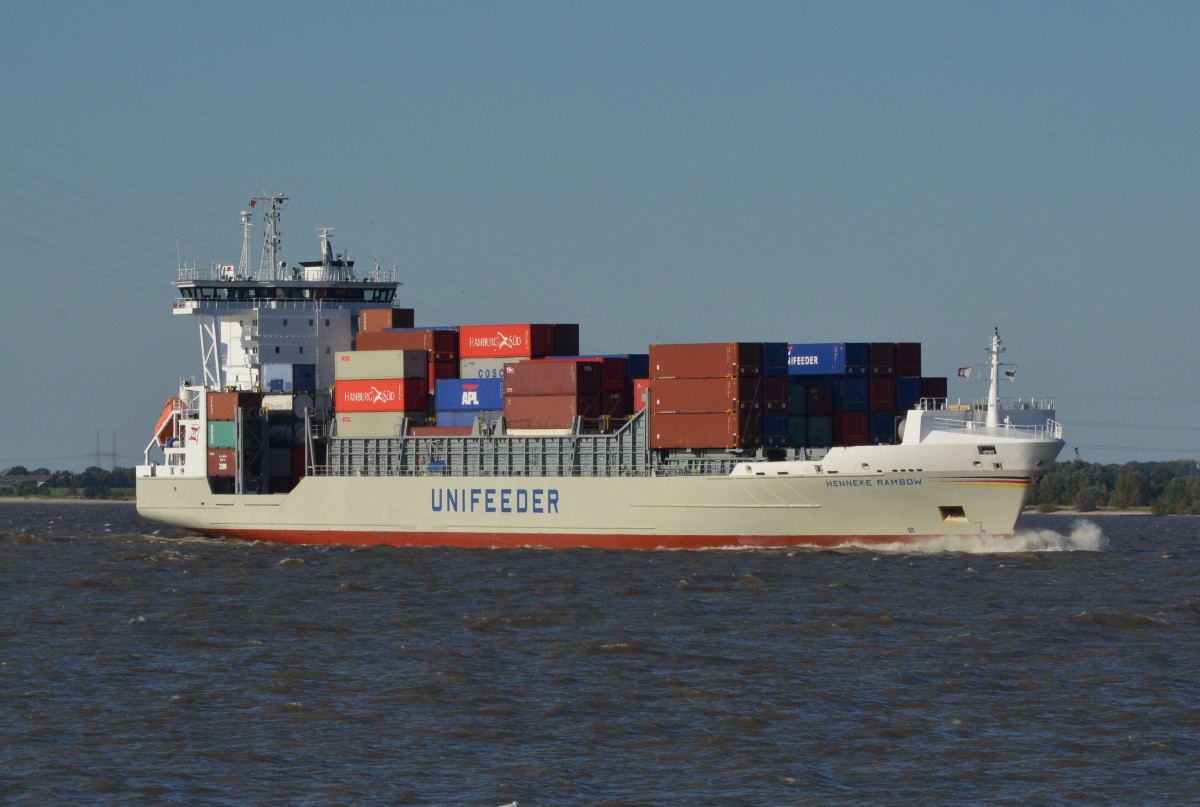 ,,Henneke Rambow`` Feederschiff, IMO: 9354430, Baujahr: 2007, Container: 868 TEU . Am Anleger Fhrhaus Lhe  11.10.2015.