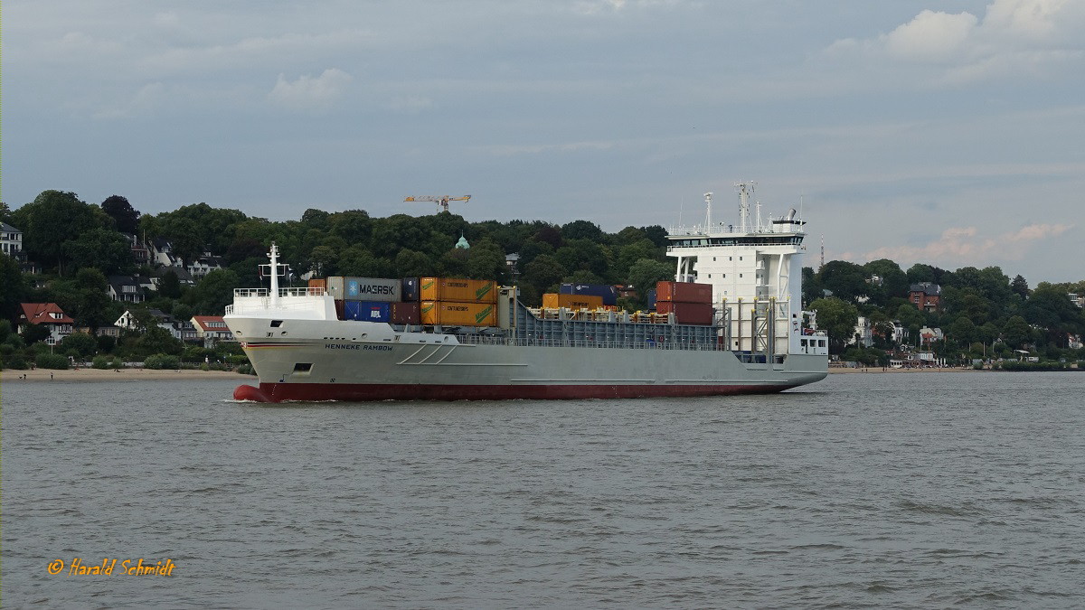 HENNEKE RAMBOW (IMO 9354430) am 14.8.201 Hamburg auslaufend, Elbe Höhe Bubendeyufer / 
Feederschiff / BRZ 9.981 / Lüa 134,44 m, B 22,5 m, Tg 8,71 m / 1 Diesel, MAK 9 M 43, reduz. 7.900 kW (7.740 PS), 18,5 kn / 868 TEU, 150 Reeferanschlüsse / gebaut 2007 bei Sietas, HH-Neuenfelde / Eigner: Rambow Reederei, Drochtersen, D.,  Operator: Unifeeder AS, Aarhus, Denmark / Flagge. Deutschland, Heimathafen: Hamburg /
