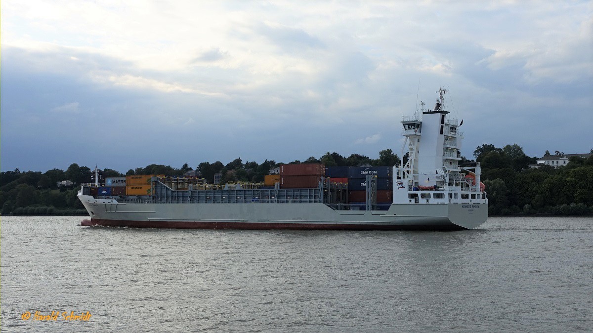 HENNEKE RAMBOW (IMO 9354430) am 14.8.201 Hamburg auslaufend, Elbe Höhe Bubendeyufer / Feederschiff / BRZ 9.981 / Lüa 134,44 m, B 22,5 m, Tg 8,71 m / 1 Diesel, MAK 9 M 43, reduz. 7.900 kW (7.740 PS), 18,5 kn / 868 TEU, 150 Reeferanschlüsse / gebaut 2007 bei Sietas, HH-Neuenfelde / Eigner: Rambow Reederei, Drochtersen, D., Operator: Unifeeder AS, Aarhus, Denmark / Flagge. Deutschland, Heimathafen: Hamburg /