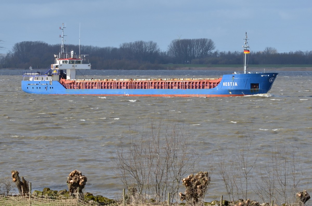 HESTIA   Cargo/Containership      Lühe  02.04.2015
