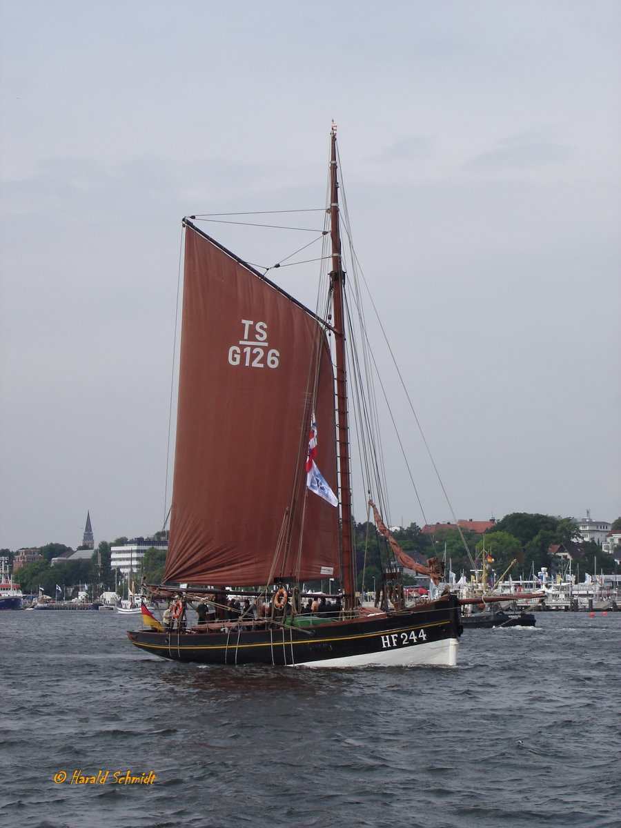 HF 244 ASTARTE am 21.6.2006, Regattabegleitschiff, Kieler Hafen  auslaufend /
Ketsch / Lüa 24 m, B 6,05 m, Tg 2,1 m / Segelfläche: 234 m² / 1 DAF-Diesel 150 PS / 1903 bei A.Albers, HH-Finkenwerder / Flagge: Deutschland, Heimathafen: Bremerhaven
